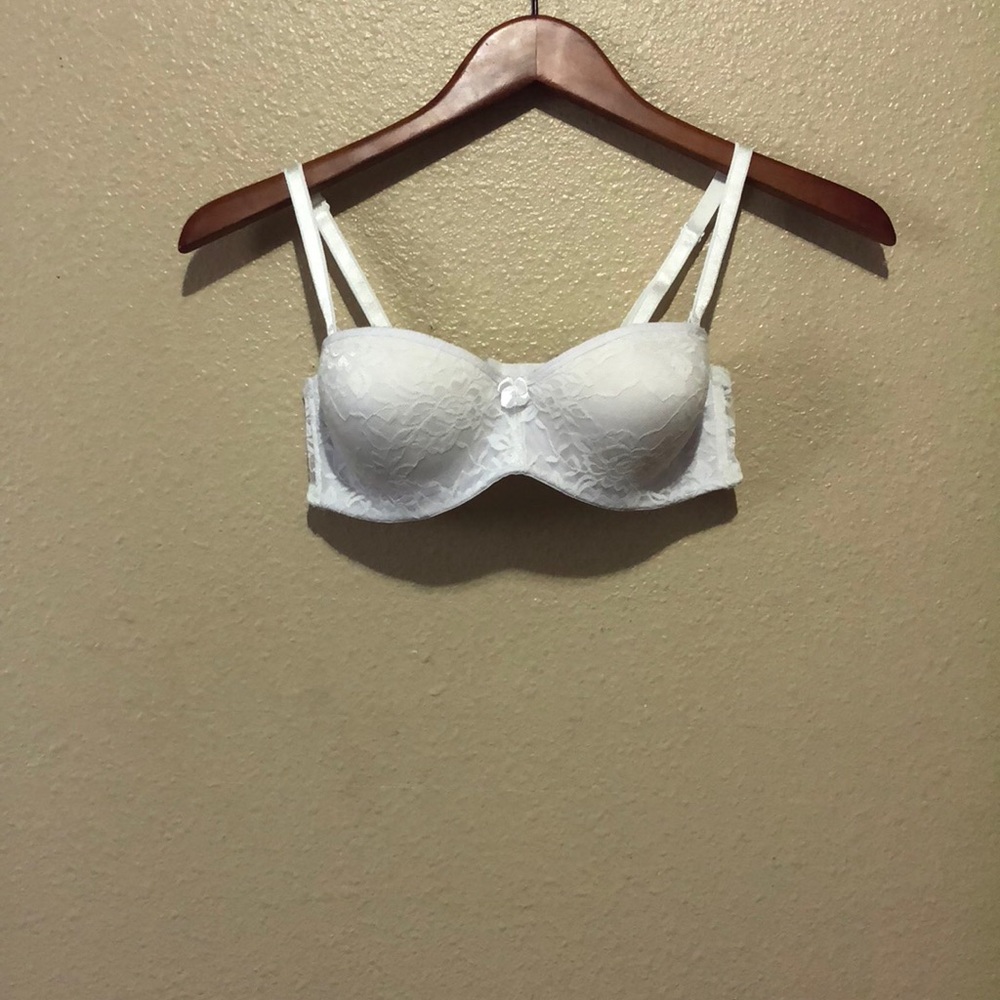 💜 4 for $12! 💜 White Push Up Bra